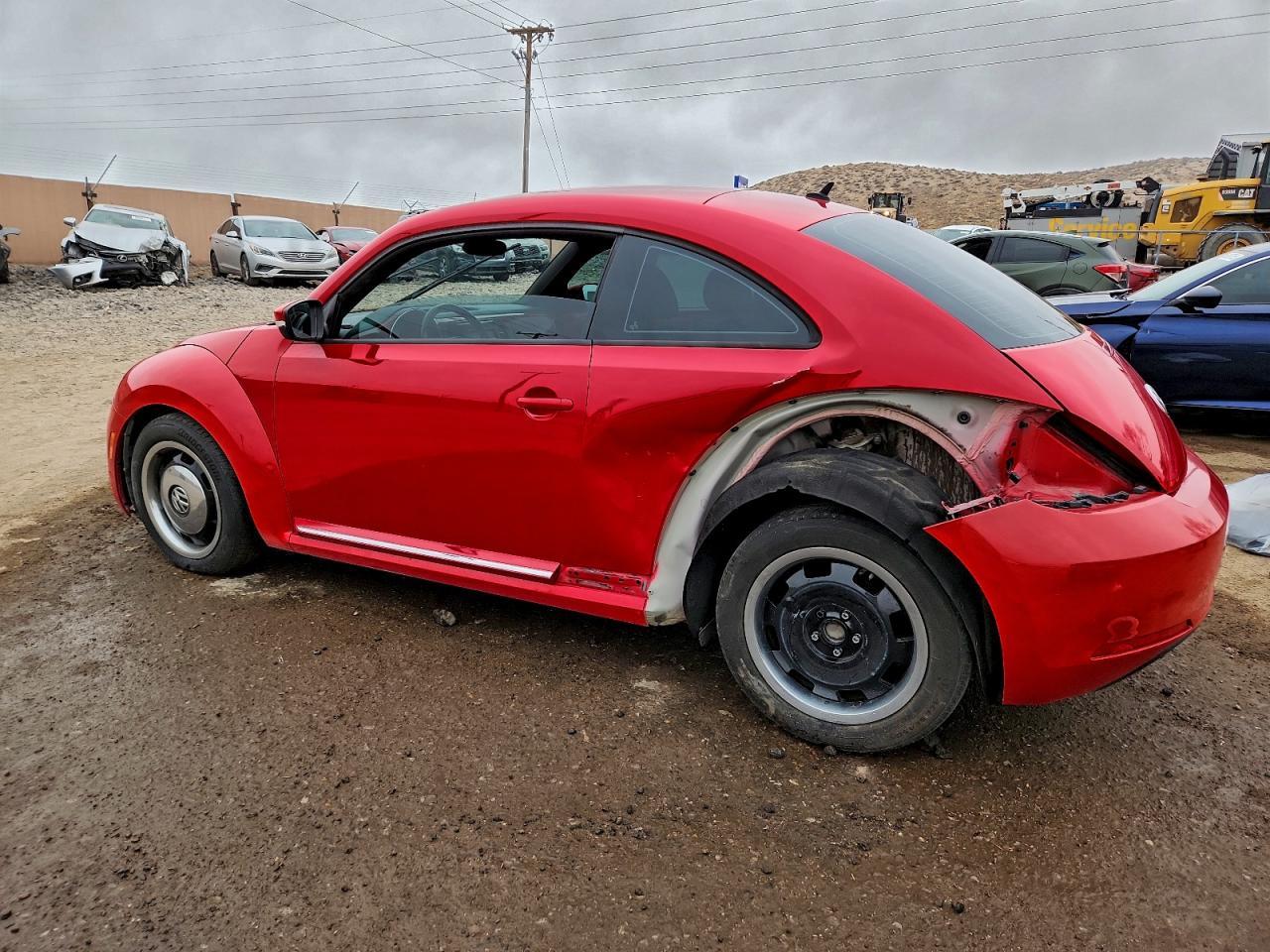 2013 Volkswagen Beetle - Фото 2
