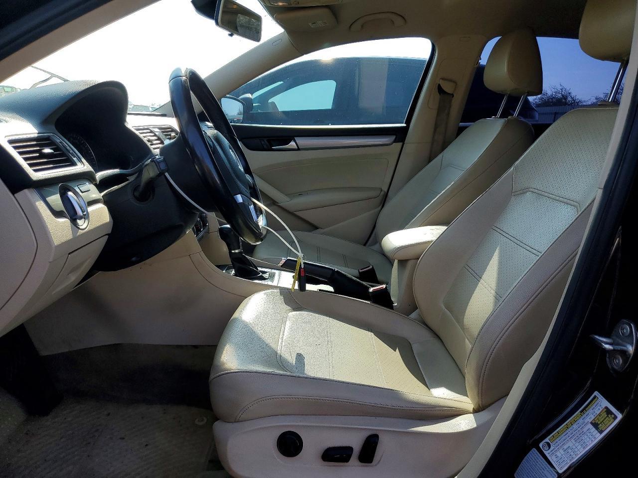 2015 Volkswagen Passat S - Фото 7