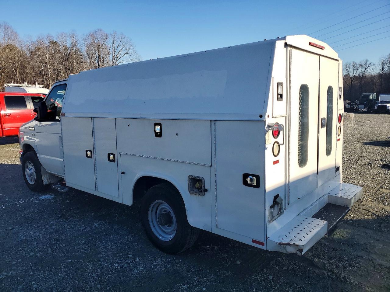 2015 Ford E-350 Sd Utility Box Truck * Pri Fleet * - Image 2
