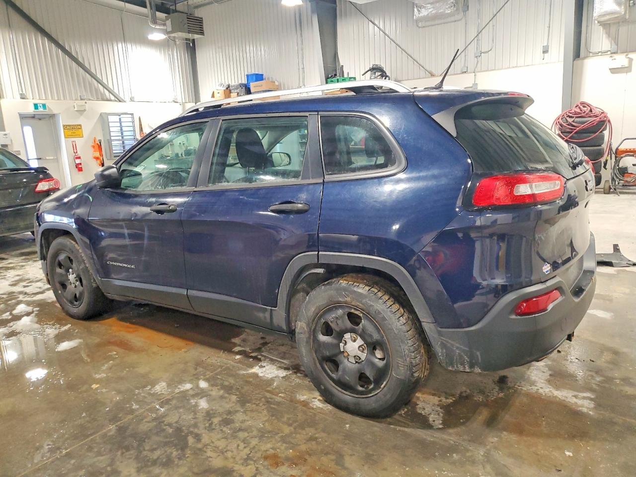 2014 Jeep Cherokee Sport - Фото 2