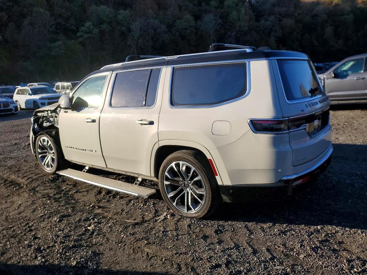 2022 Jeep Grand Wagoneer Series Iii - Фото 2