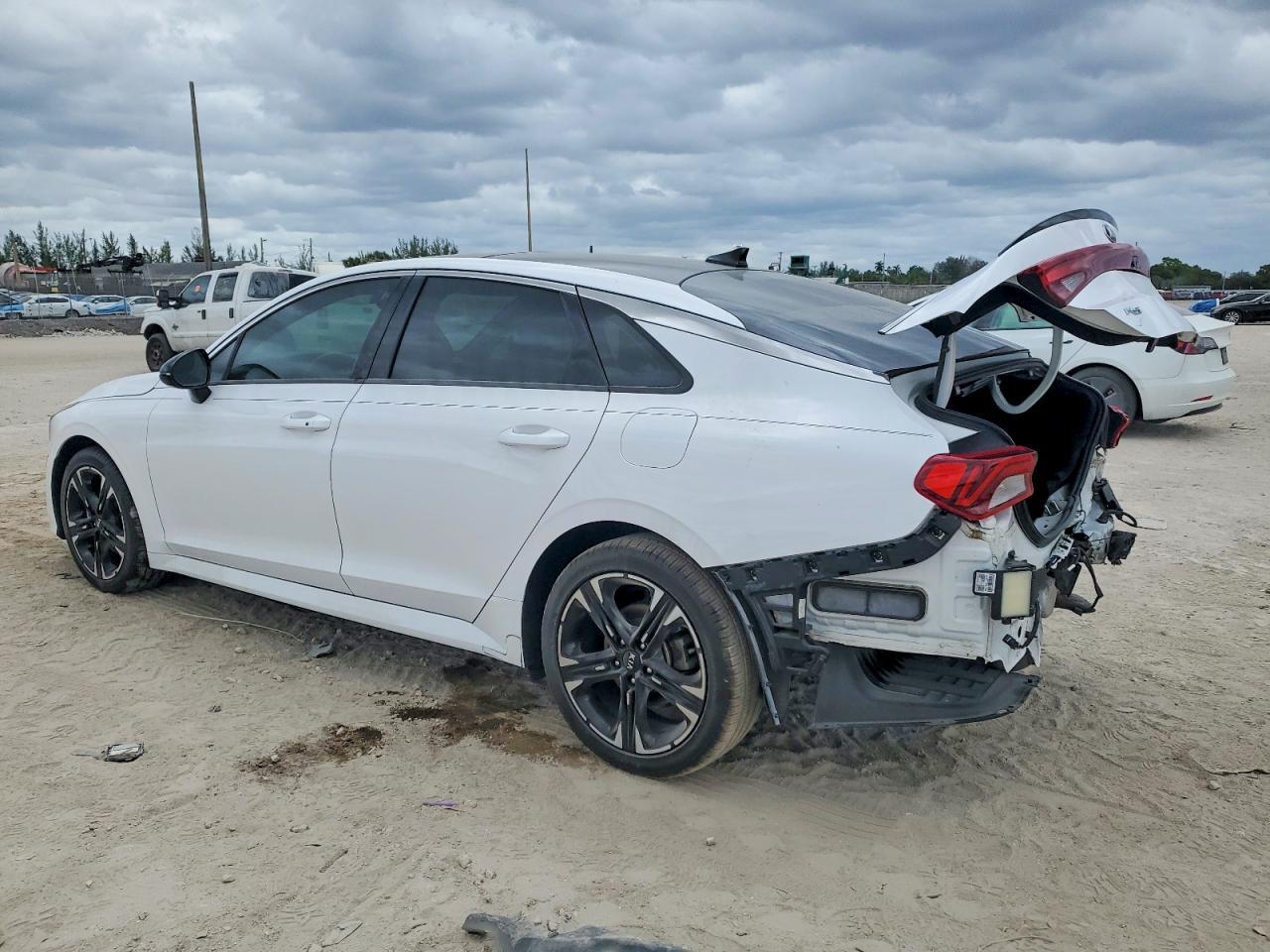 2021 Kia K5 Gt Line - Фото 2