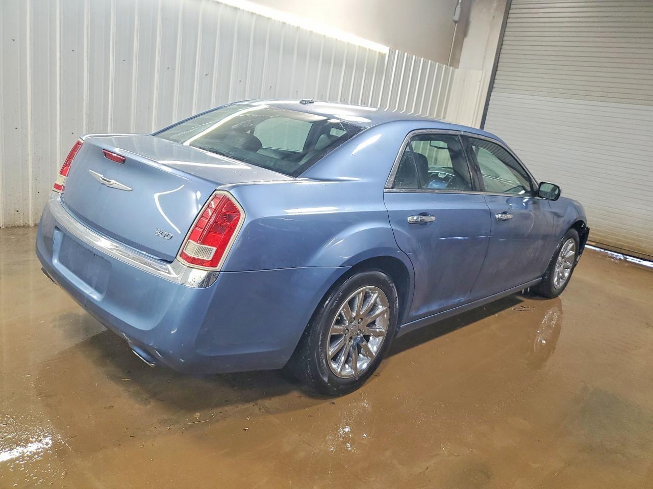 2011 Chrysler 300 Limited - Фото 3