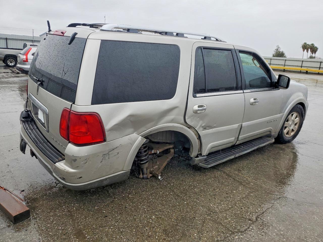 2003 Lincoln Navigator - Image 3