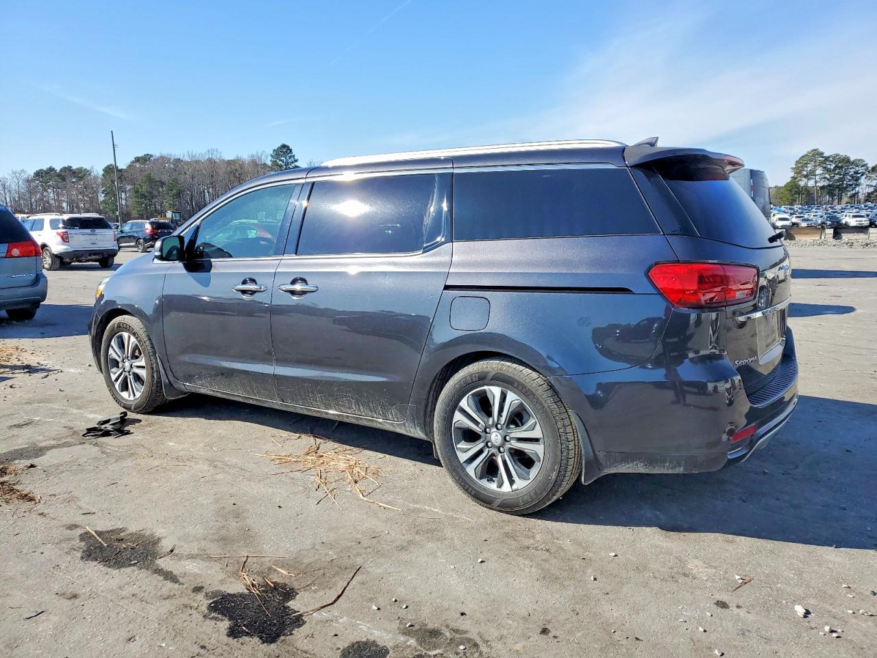 2020 Kia Sedona Ex - Image 2