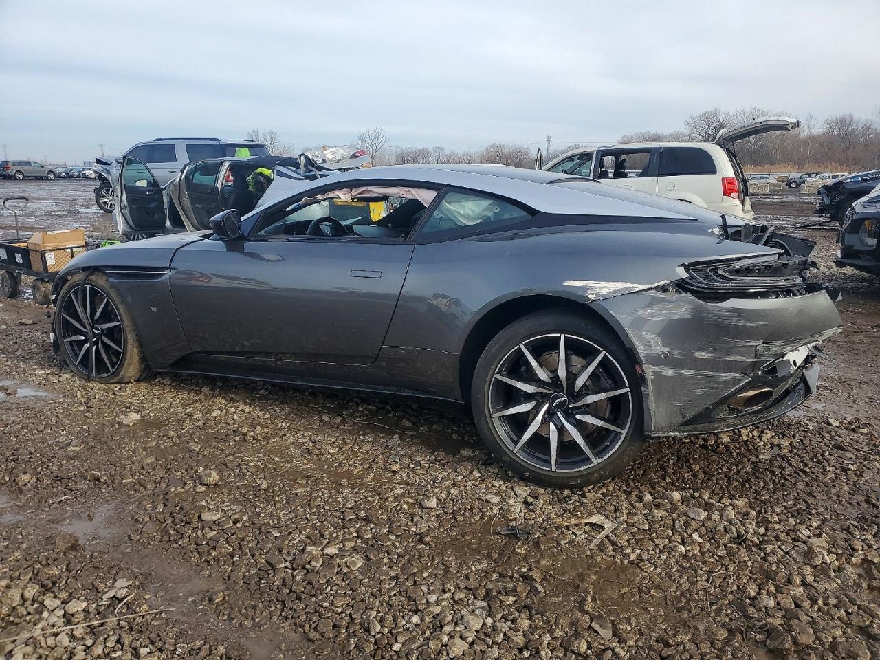 2017 Aston Martin Db11 - Фото 2