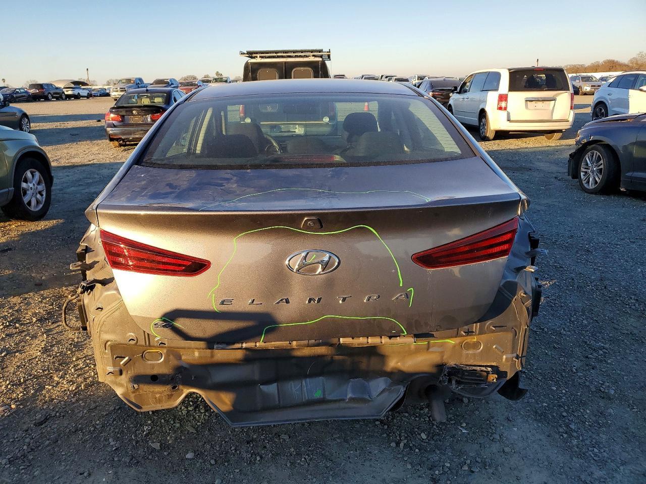 2020 Hyundai Elantra Se - Фото 6