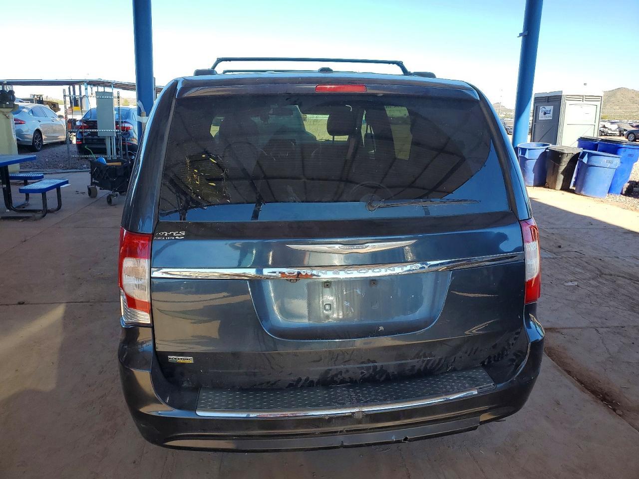 2014 Chrysler Town & Country Touring - Фото 6