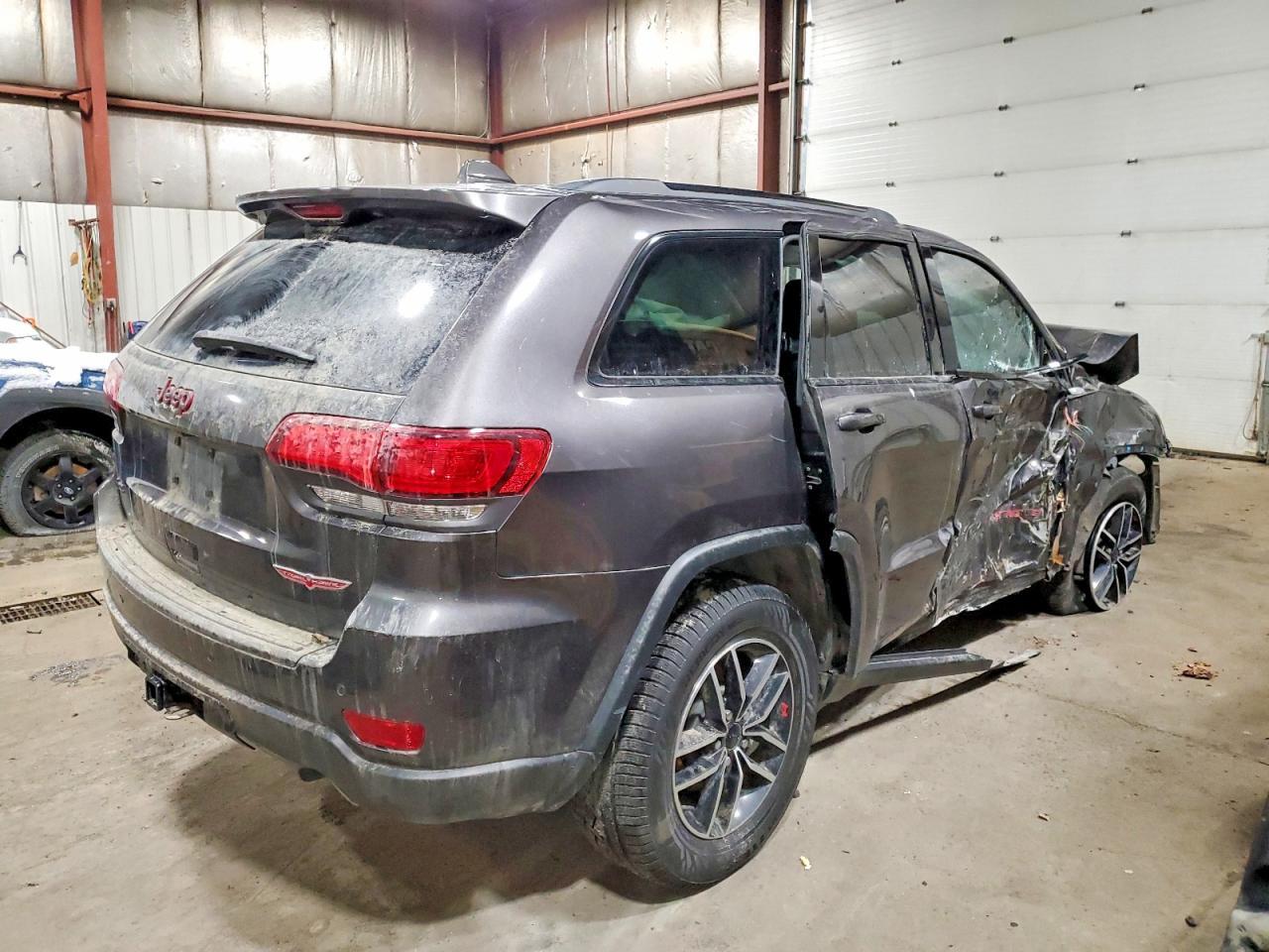 2021 Jeep Grand Cherokee Trailhawk - Фото 3