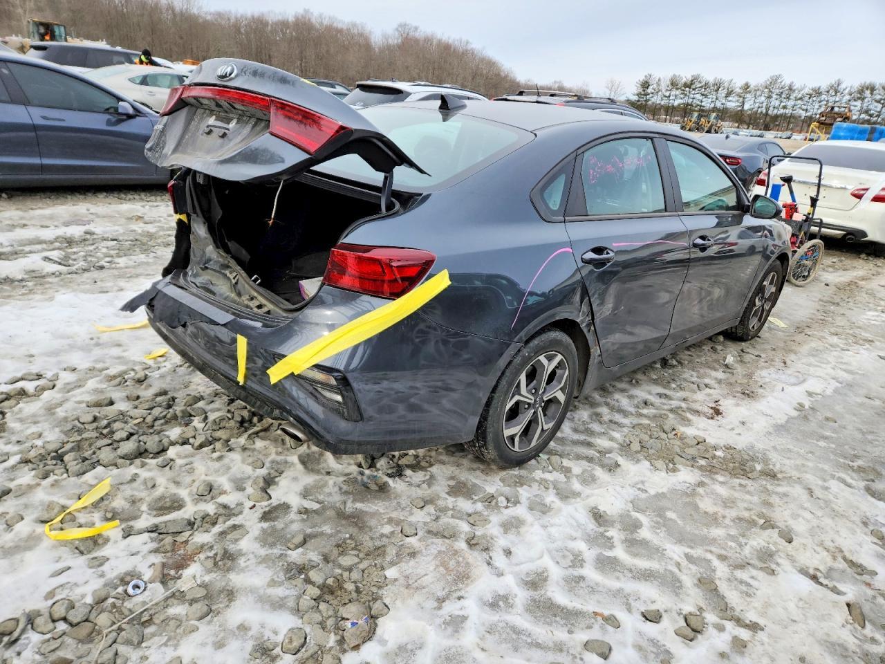 2021 Kia Forte Fe - Фото 3
