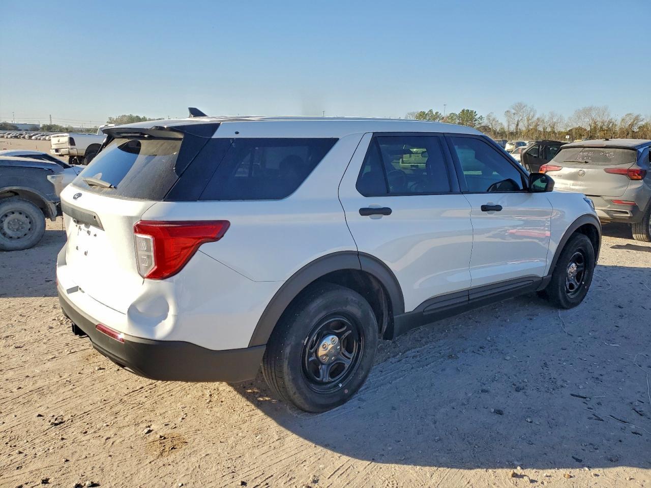 2023 Ford Explorer Police Interceptor - Фото 3