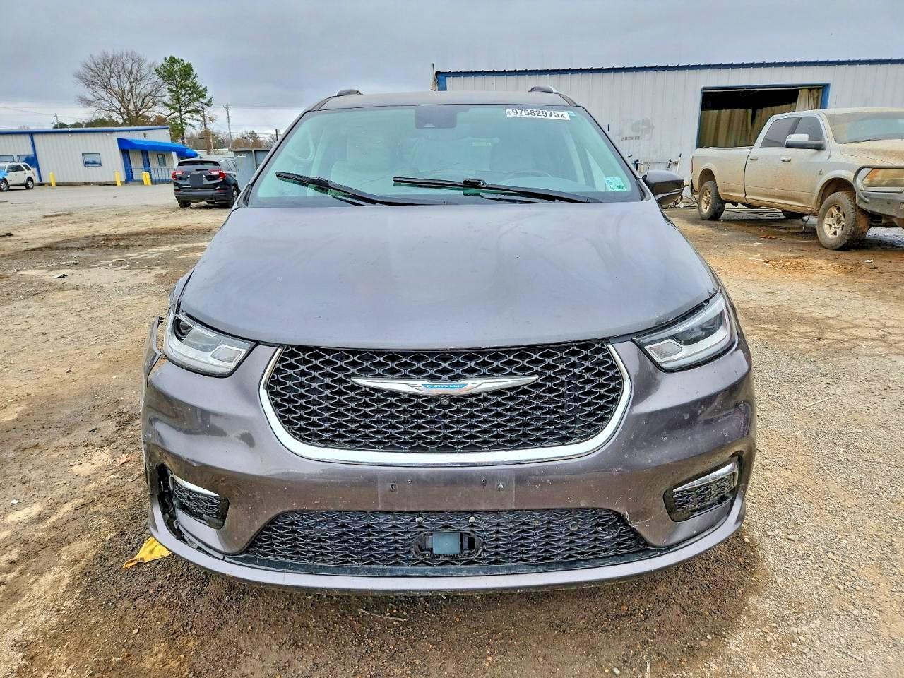 2021 Chrysler Pacifica Hybrid Touring L - Image 5