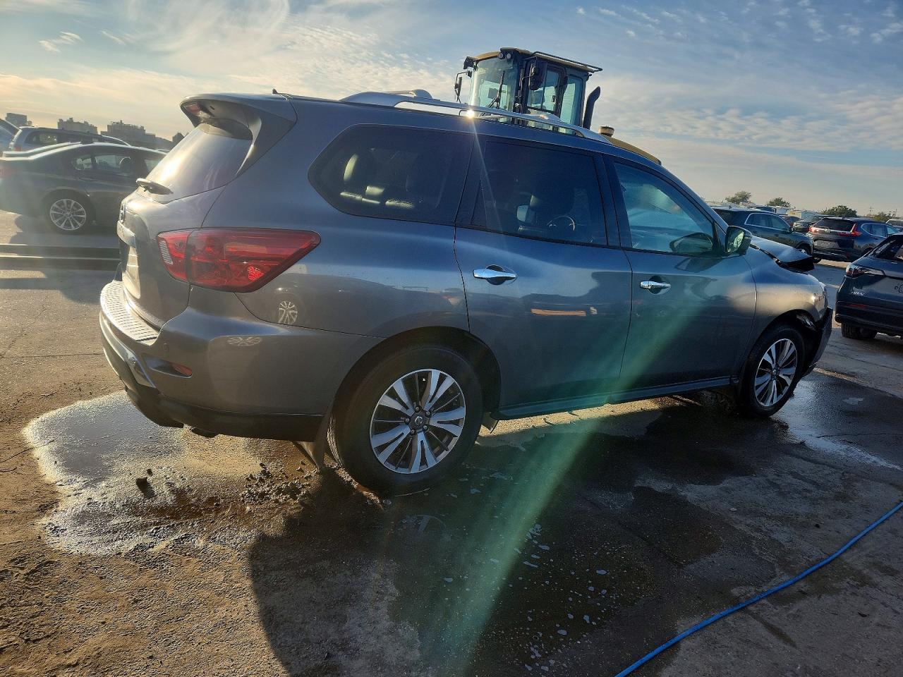 2017 Nissan Pathfinder S - Фото 3