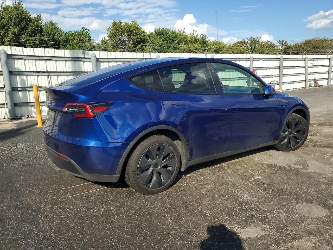 2024 Tesla Model Y - Фото 3