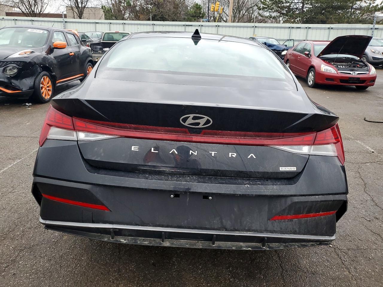 2024 Hyundai Elantra Blue - Image 6