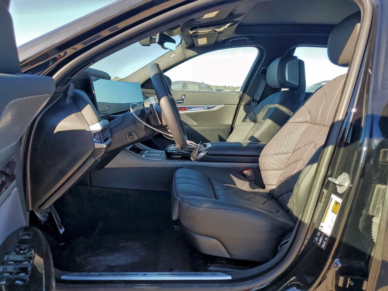 2025 BMW 760 Xi - Фото 7