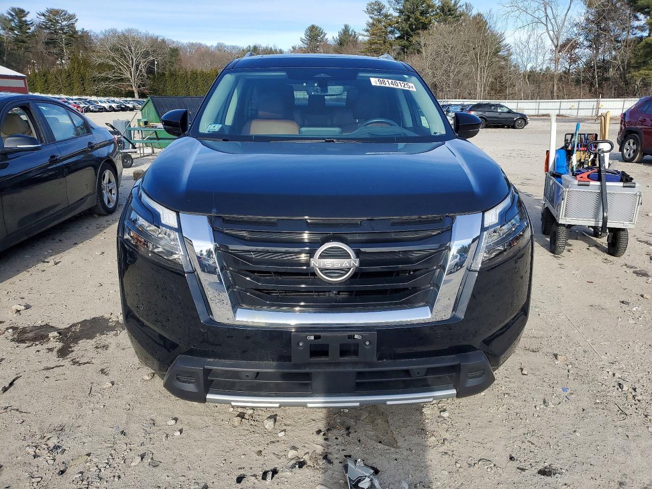 2023 Nissan Pathfinder Platinum - Image 5