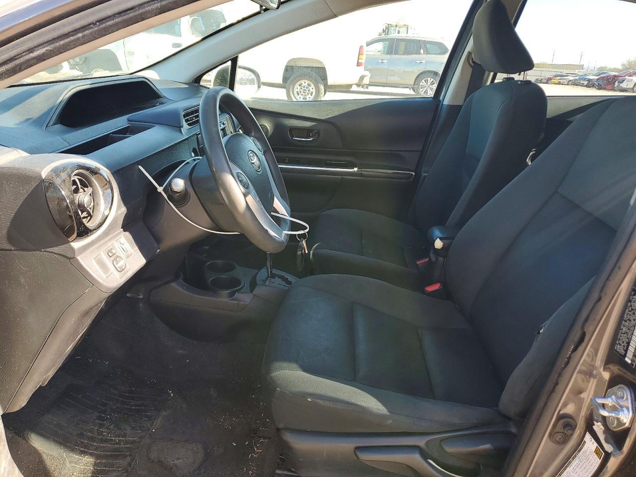 2015 Toyota Prius C Three - Фото 7