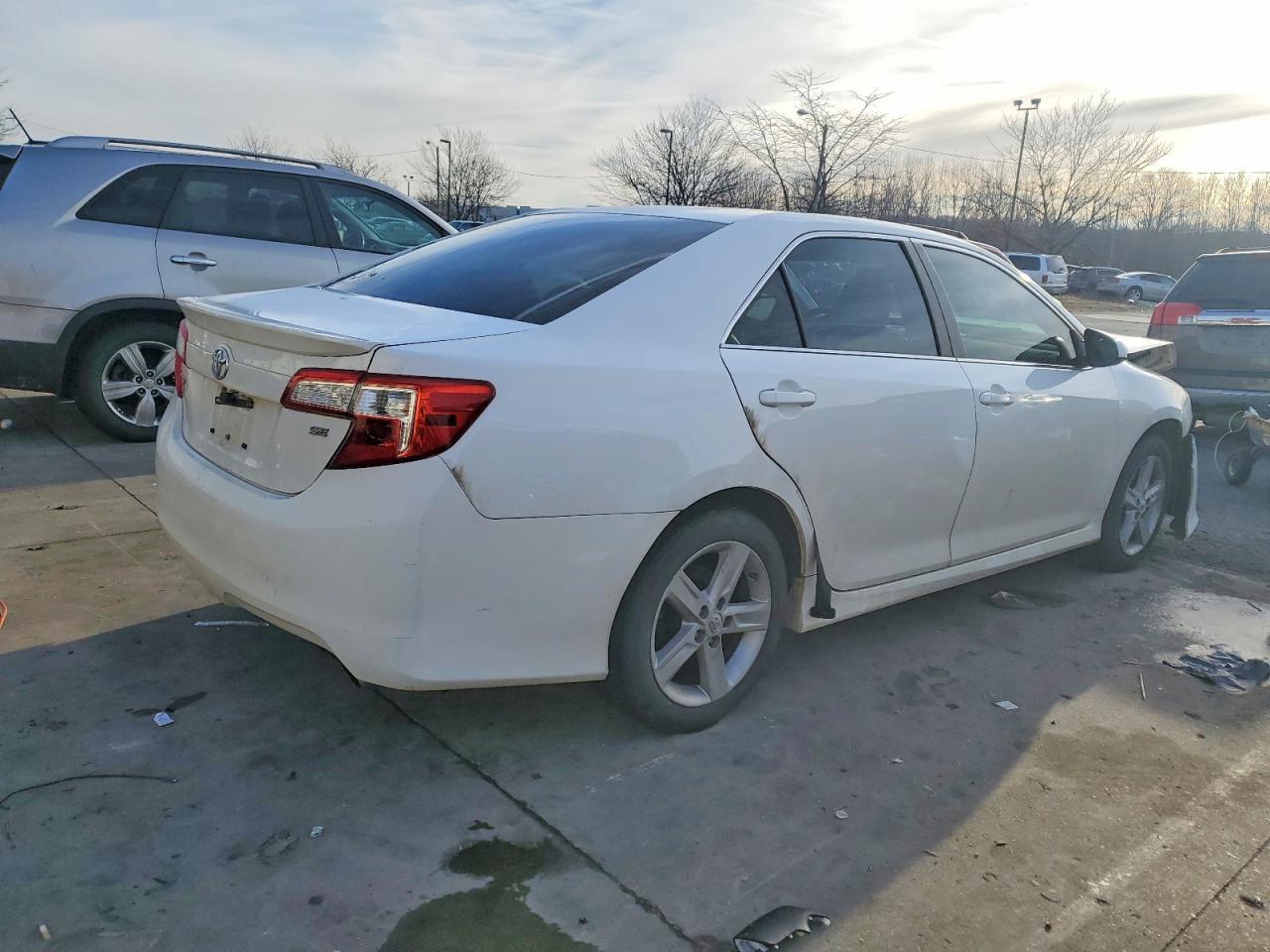 2014 Toyota Camry - Фото 3