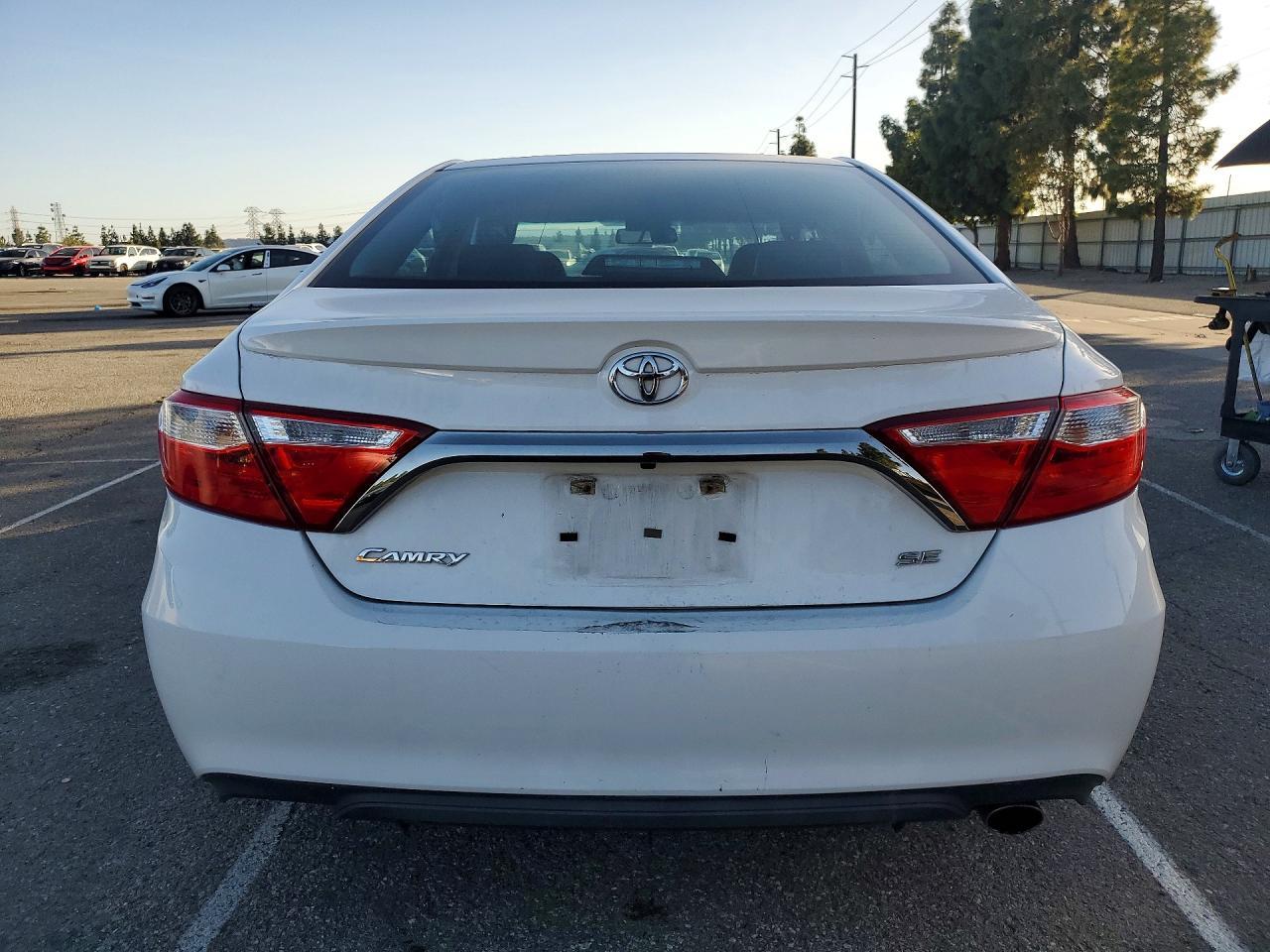 2017 Toyota Camry Se - Фото 6