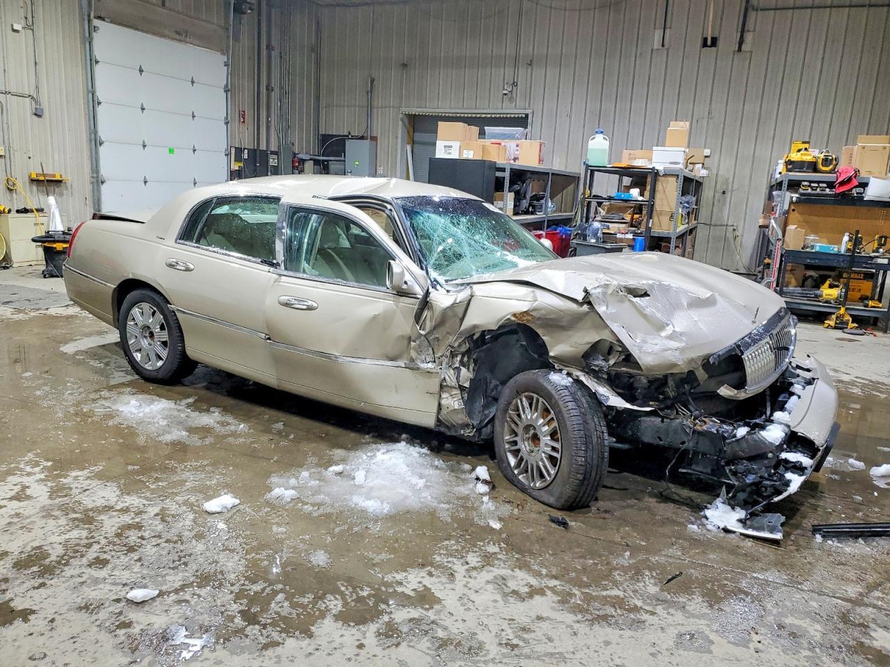 2006 Lincoln Town Car Designer - Фото 4