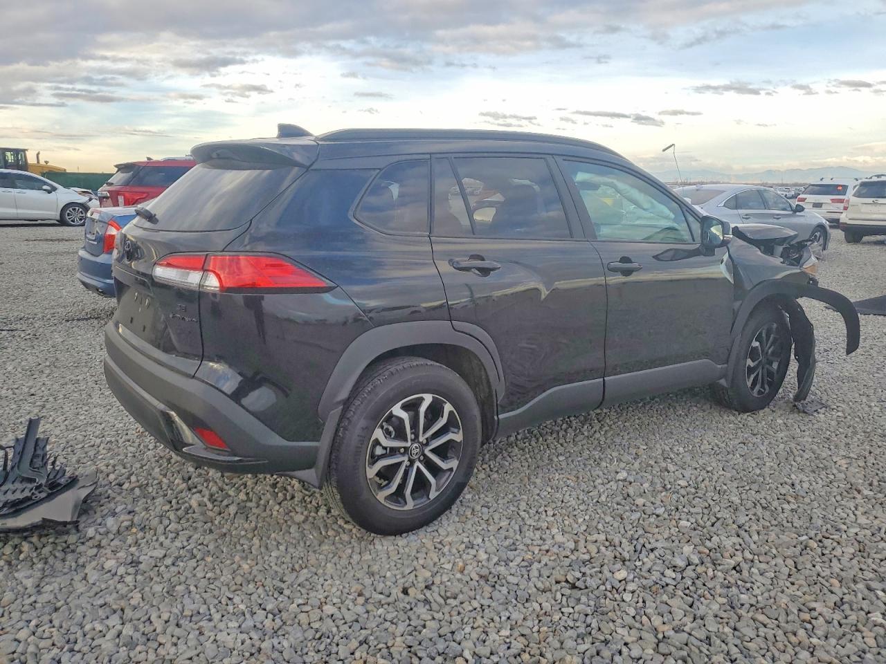 2025 Toyota Corolla Cross Se - Image 3