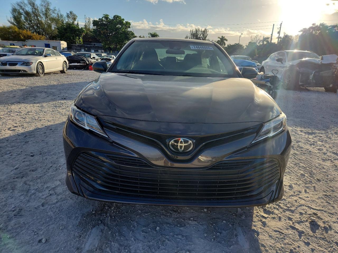2020 Toyota Camry Le - Фото 5