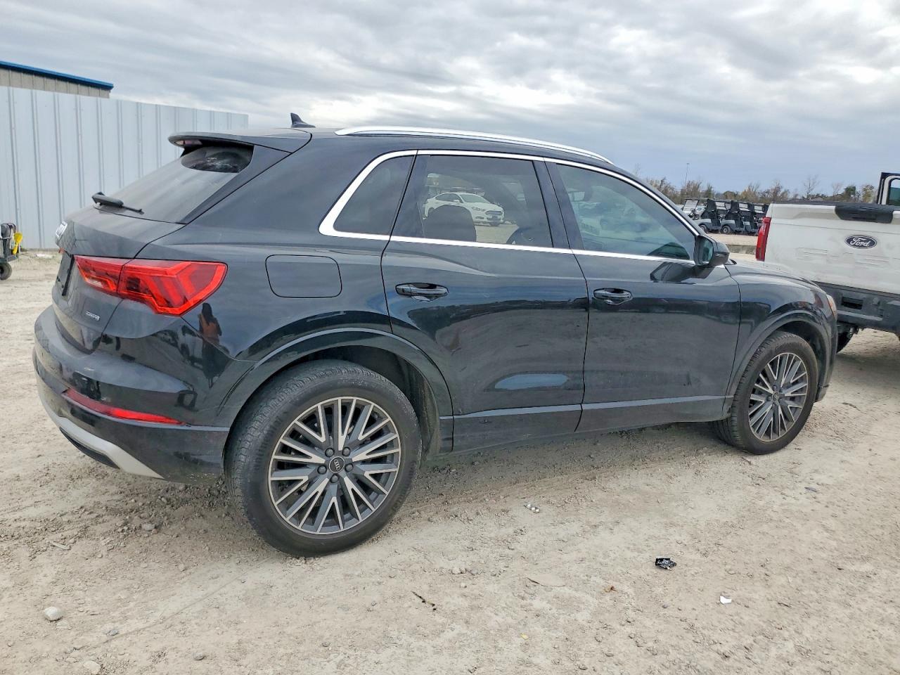2021 Audi Q3 Premium 40 - Фото 3