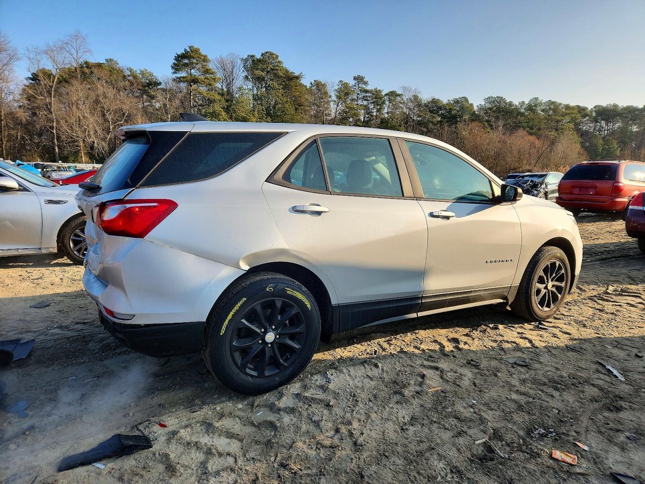 2020 Chevrolet Equinox Ls - Фото 3