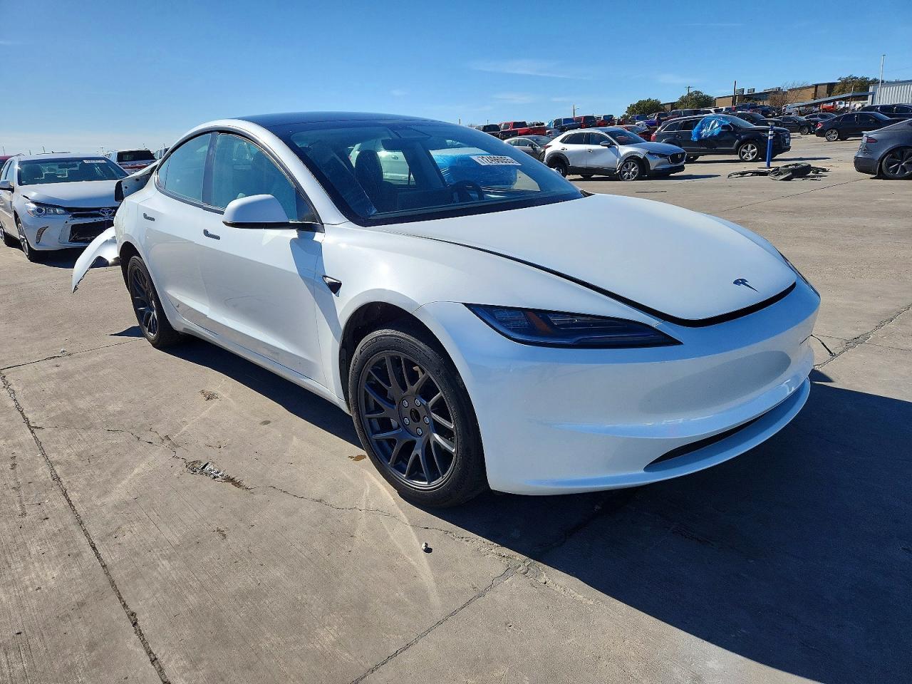 2025 Tesla Model 3 - Фото 4