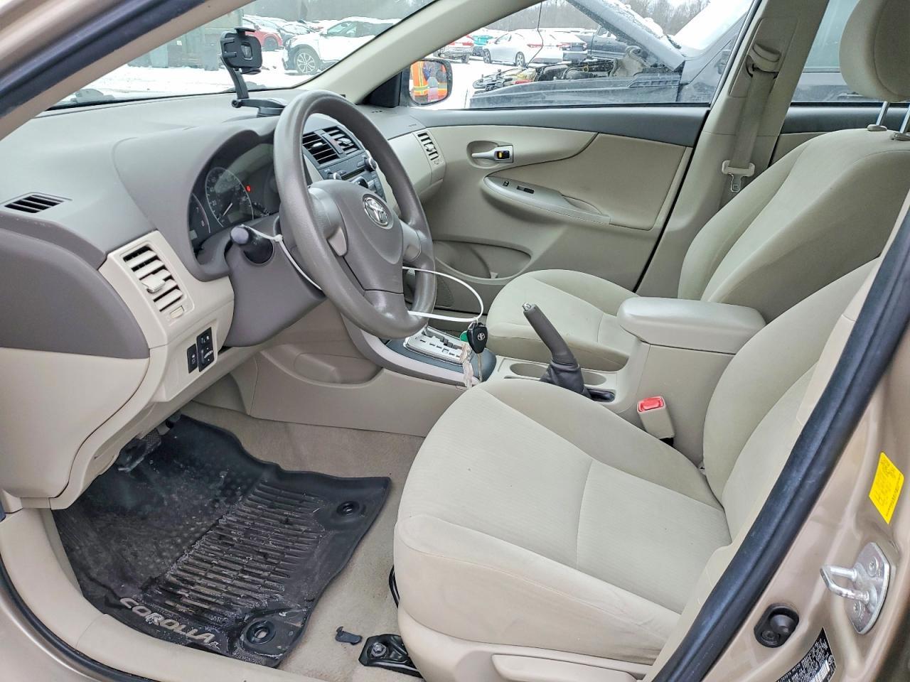 2010 Toyota Corolla Base - Фото 7