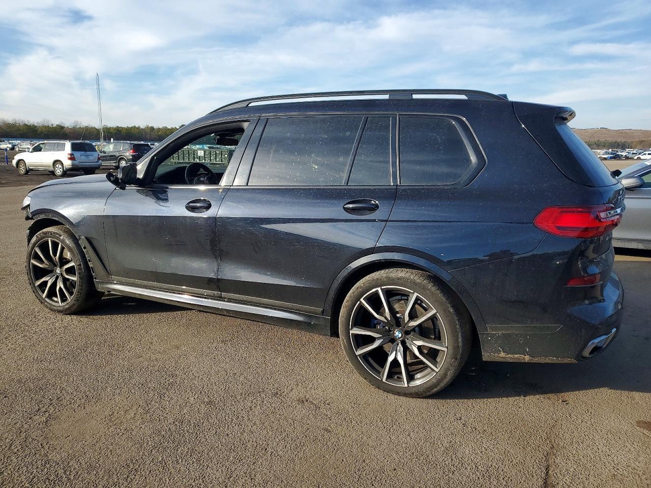 2021 BMW X7 xDrive40I - Фото 2