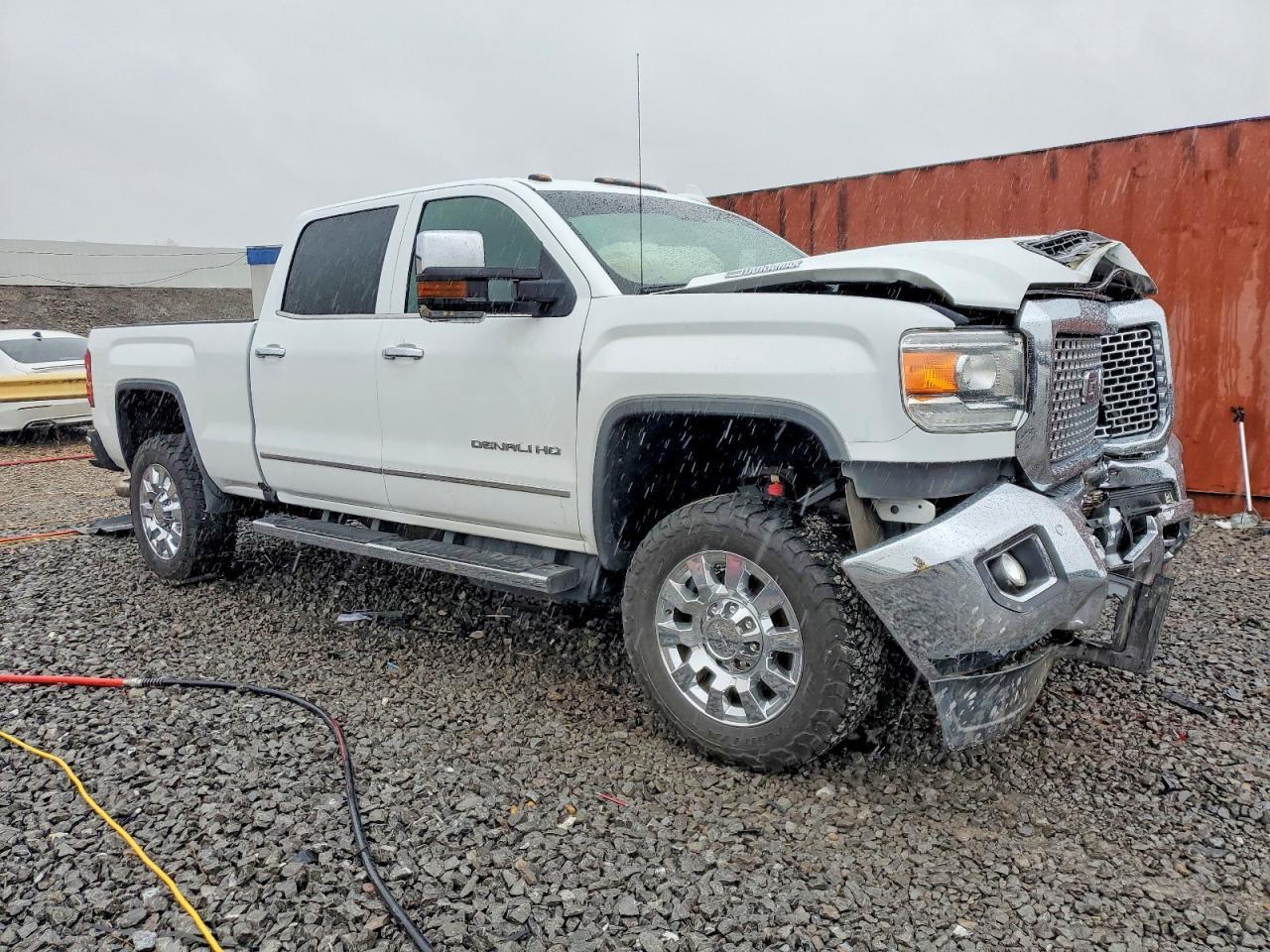 2017 GMC Sierra K2500 Denali - Image 4