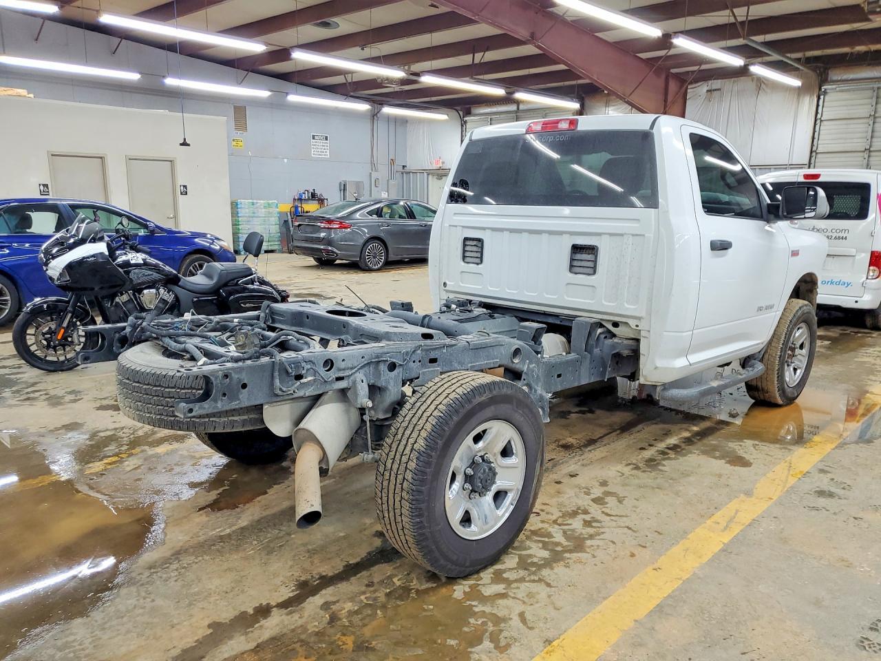 2022 Ram 2500 Tradesman 6.4L V8 4X4 8' Box - Image 3