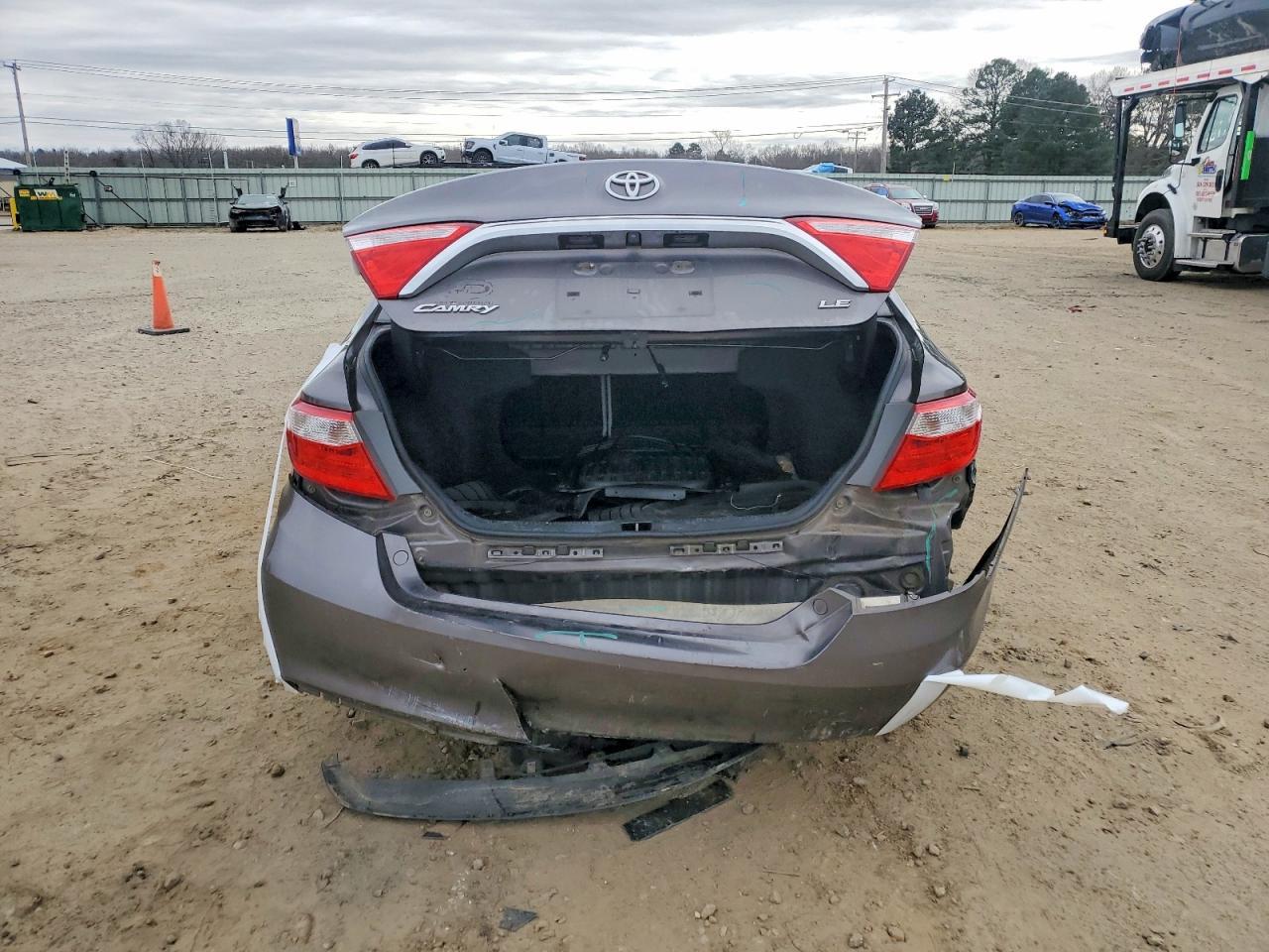 2017 Toyota Camry Le - Фото 6