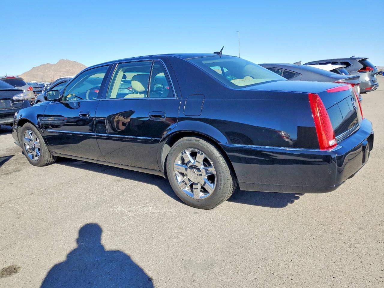 2006 Cadillac Dts - Image 2