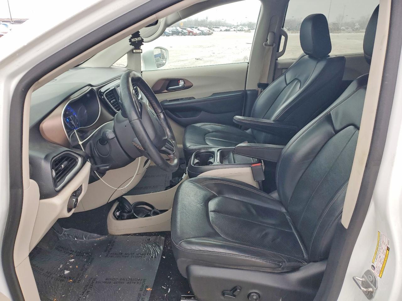 2019 Chrysler Pacifica Touring L - Image 7