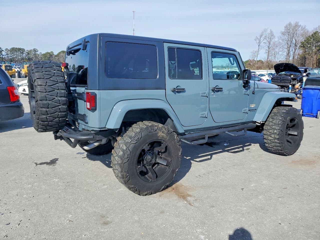 2015 Jeep Wrangler Unlimited Sahara - Image 3