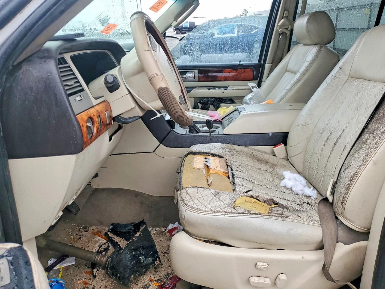 2003 Lincoln Navigator - Image 7