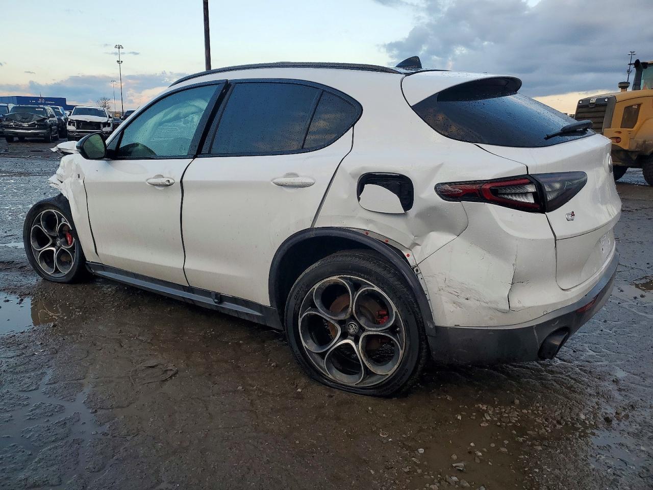 2024 Alfa Romeo Stelvio Ti - Фото 2