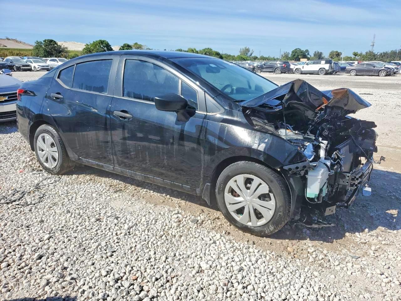 2020 Nissan Versa S - Image 4