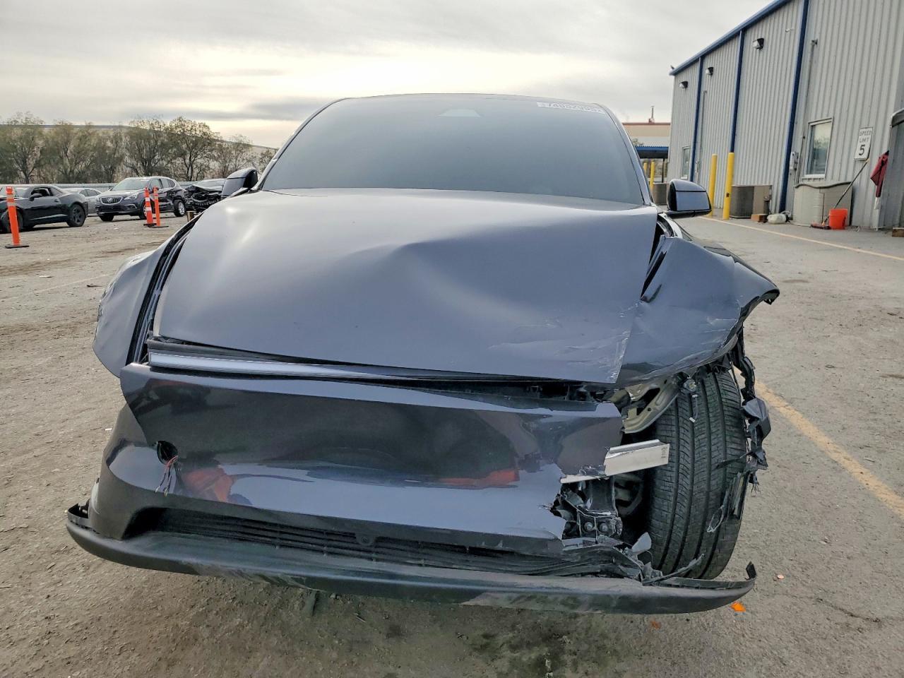 2026 Tesla Model Y - Фото 5