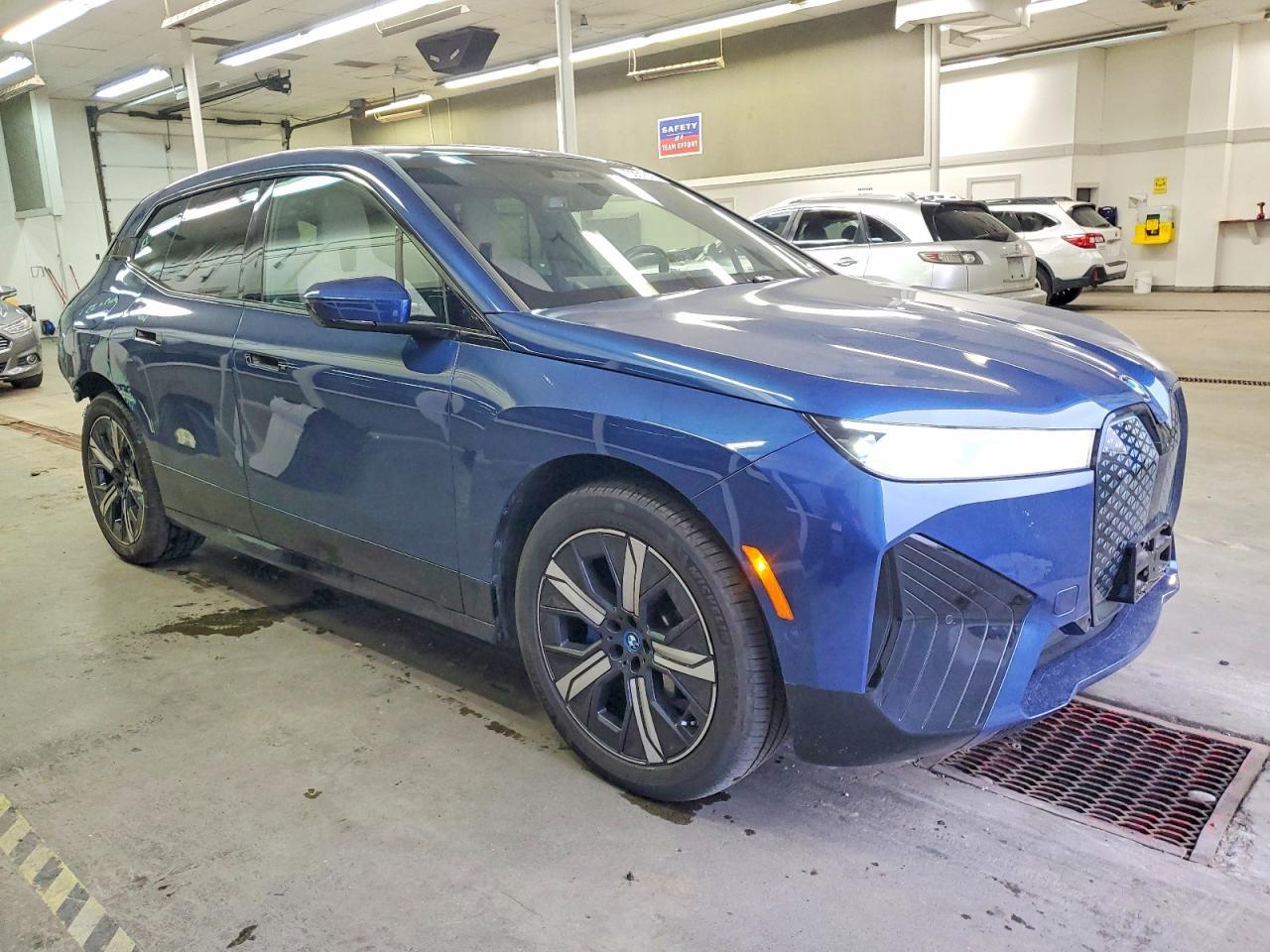 2024 BMW Ix xDrive50 - Image 4