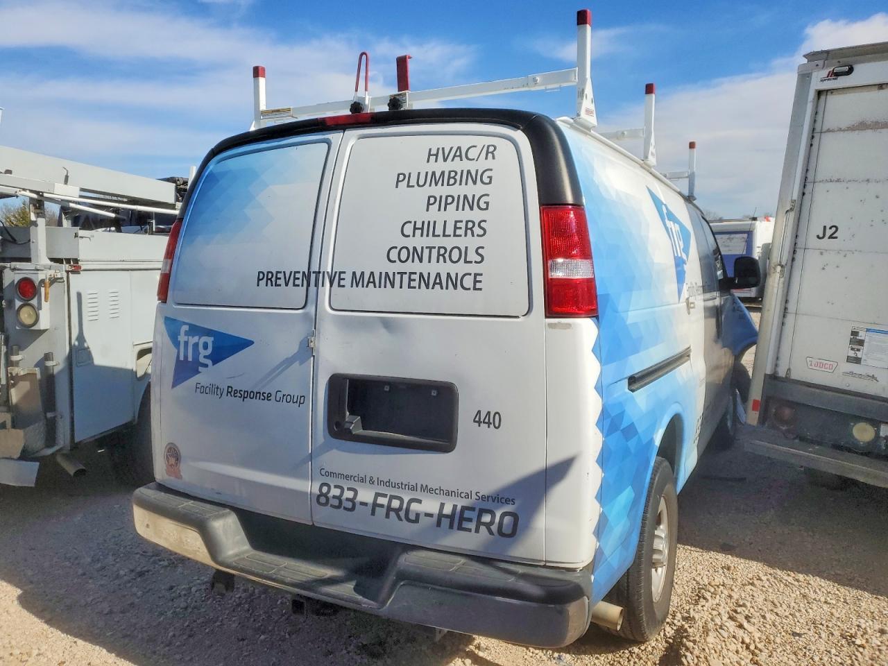 2023 Chevrolet Express 2500 Utility / Service Van - Фото 3
