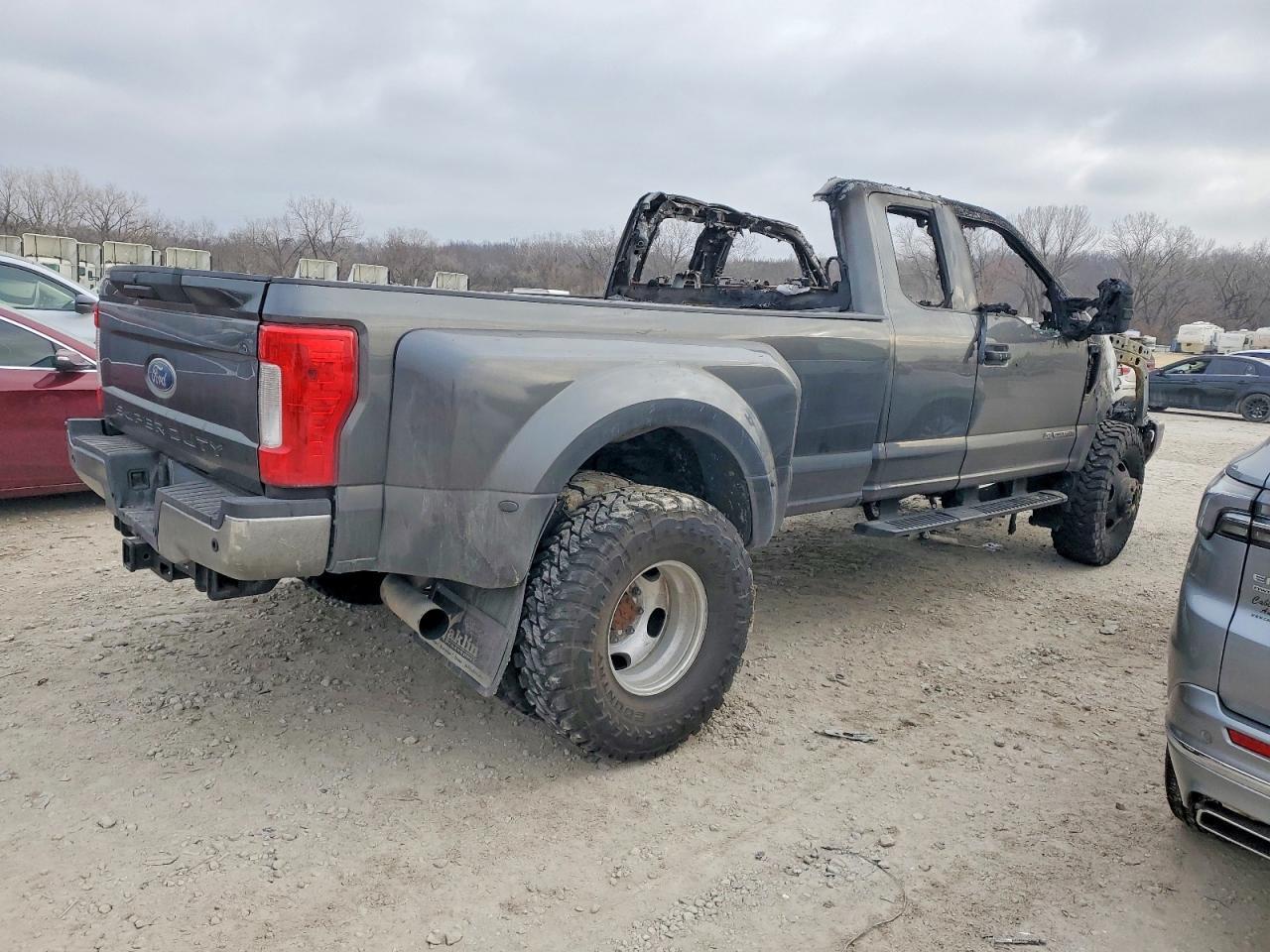 2018 Ford F350 Super Duty - Фото 3