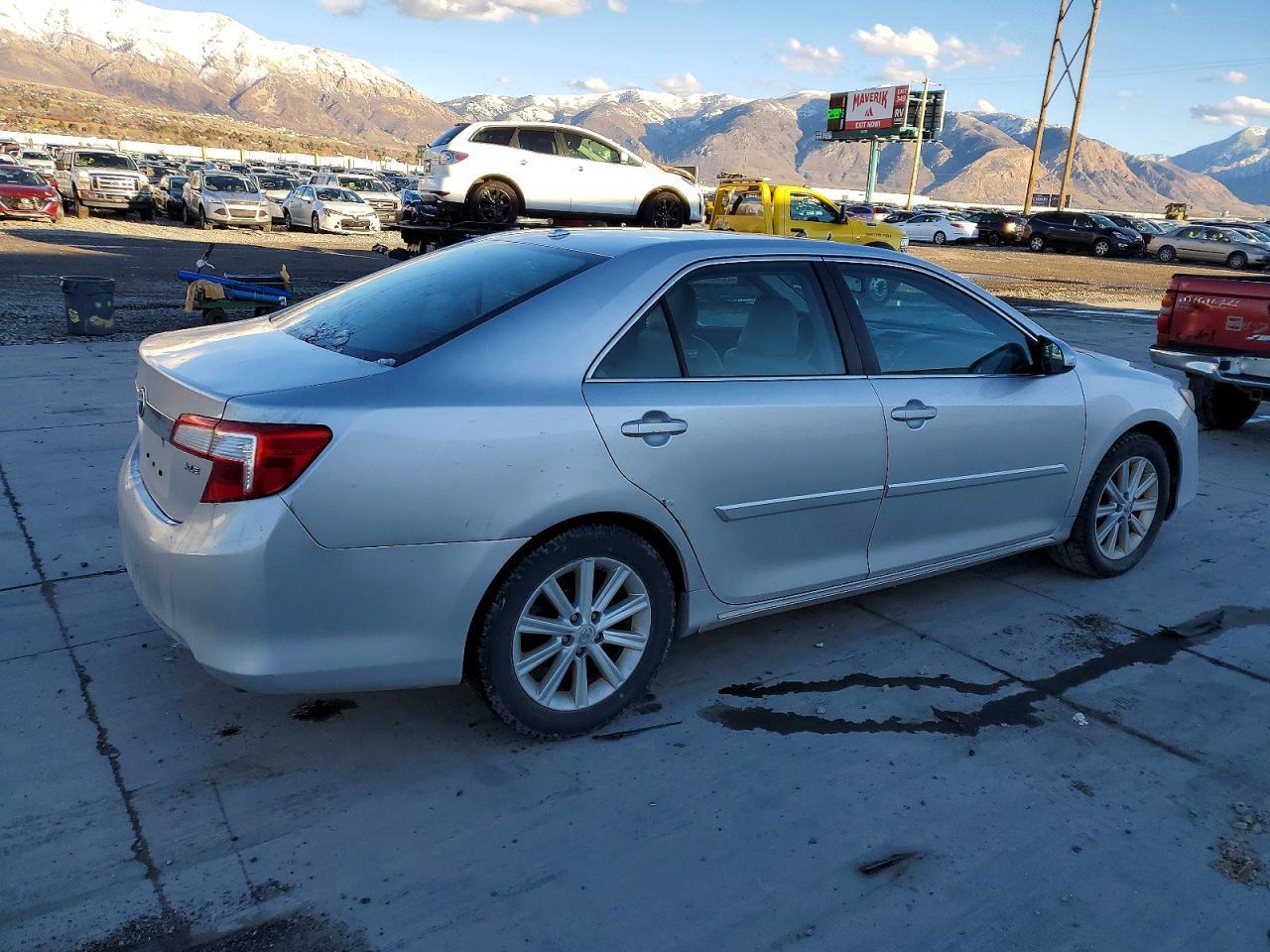 2014 Toyota Camry - Фото 3