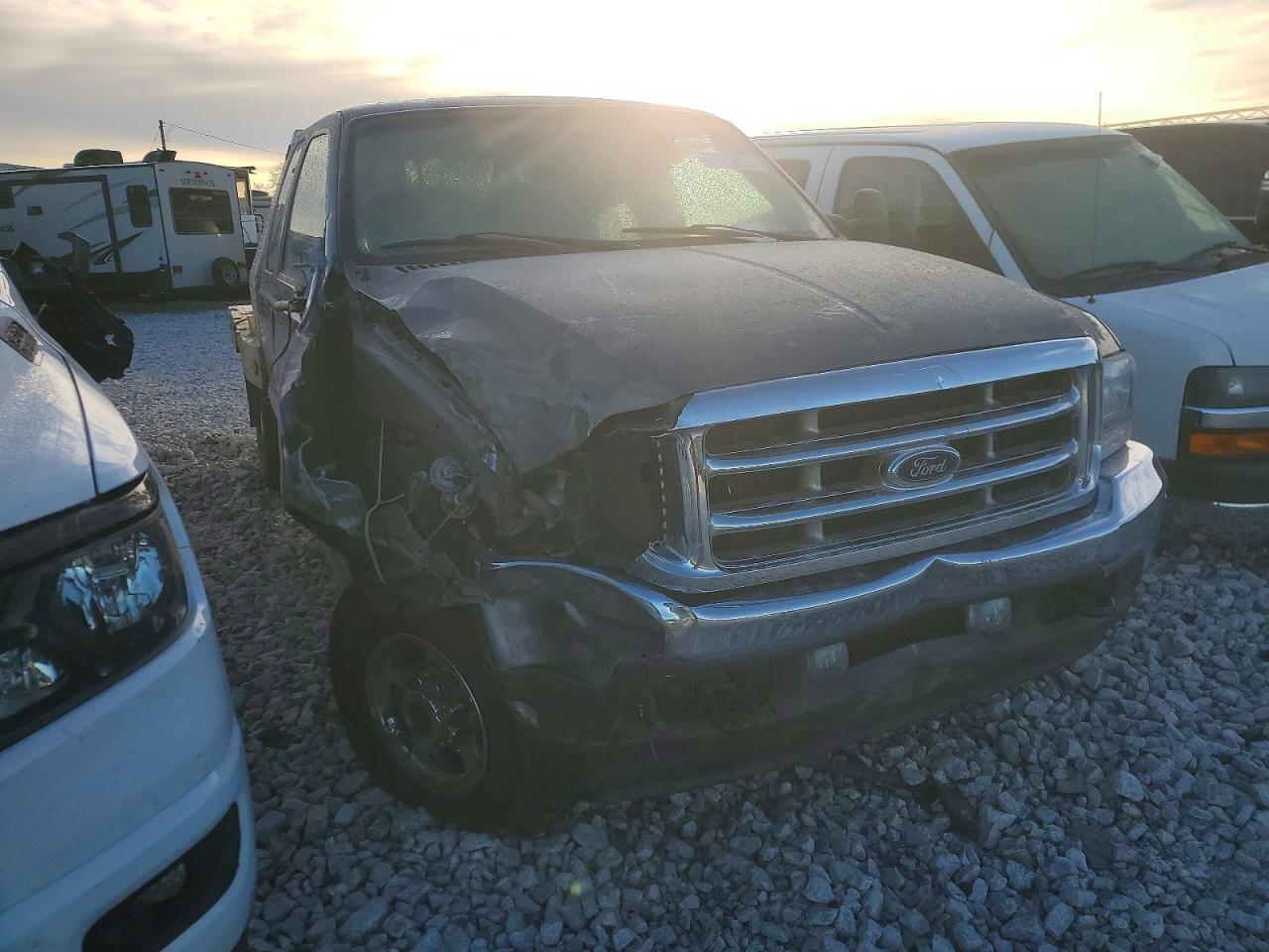 2002 Ford F250 Super Duty Flatbed Truck - Фото 4