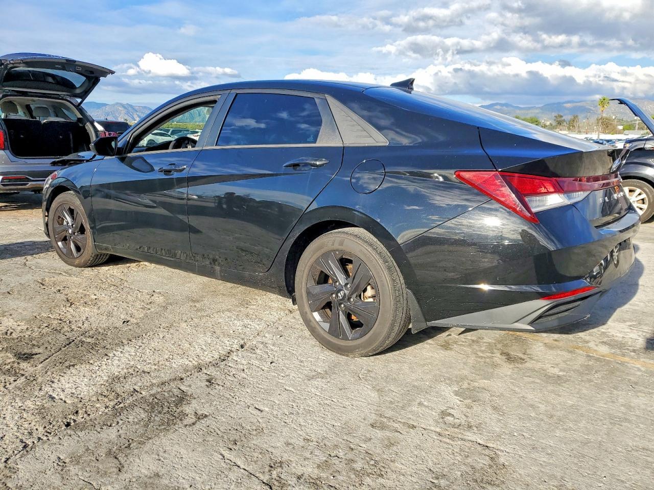 2022 Hyundai Elantra Sel - Image 2