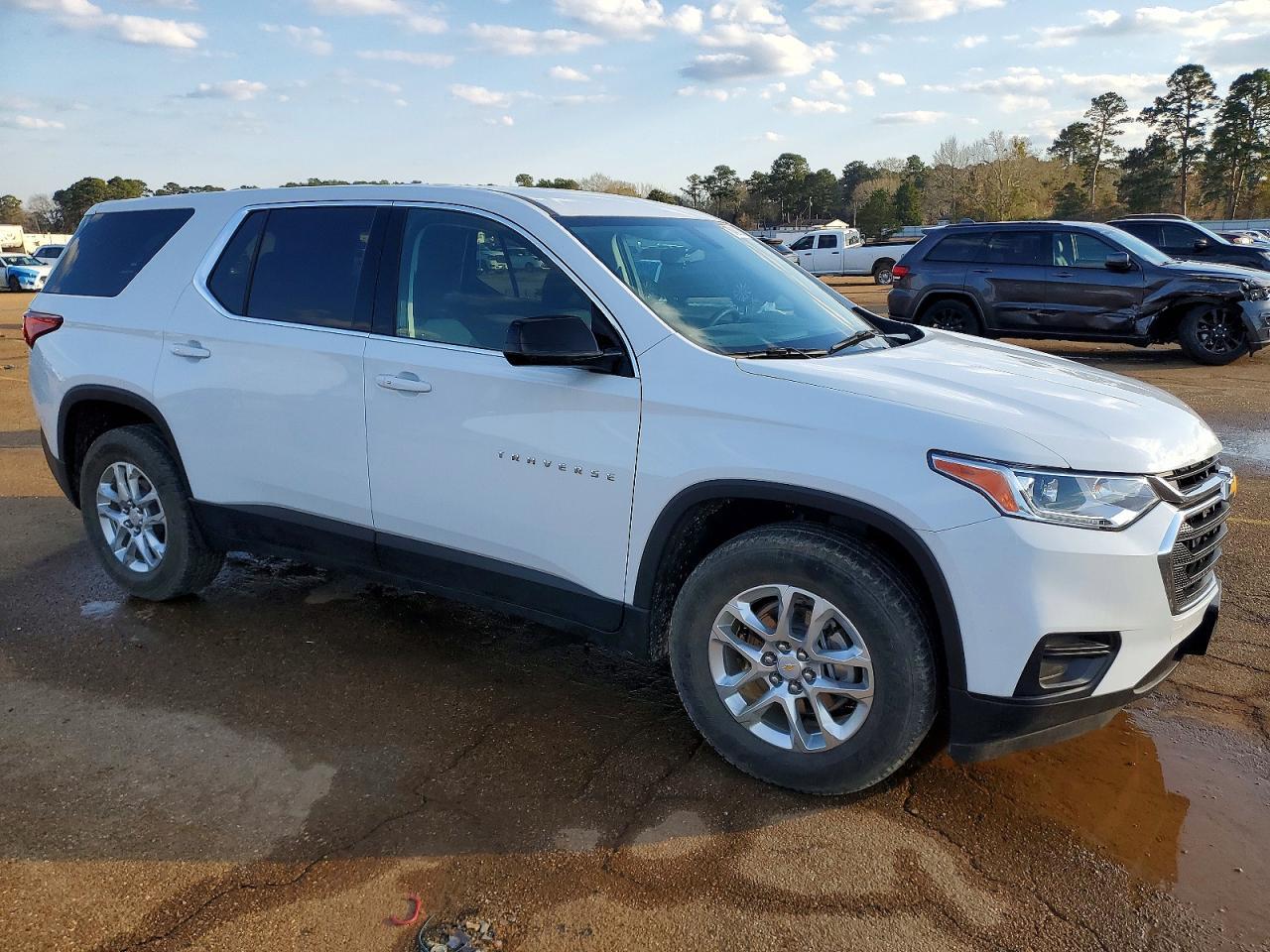 2020 Chevrolet Traverse Ls - Фото 4
