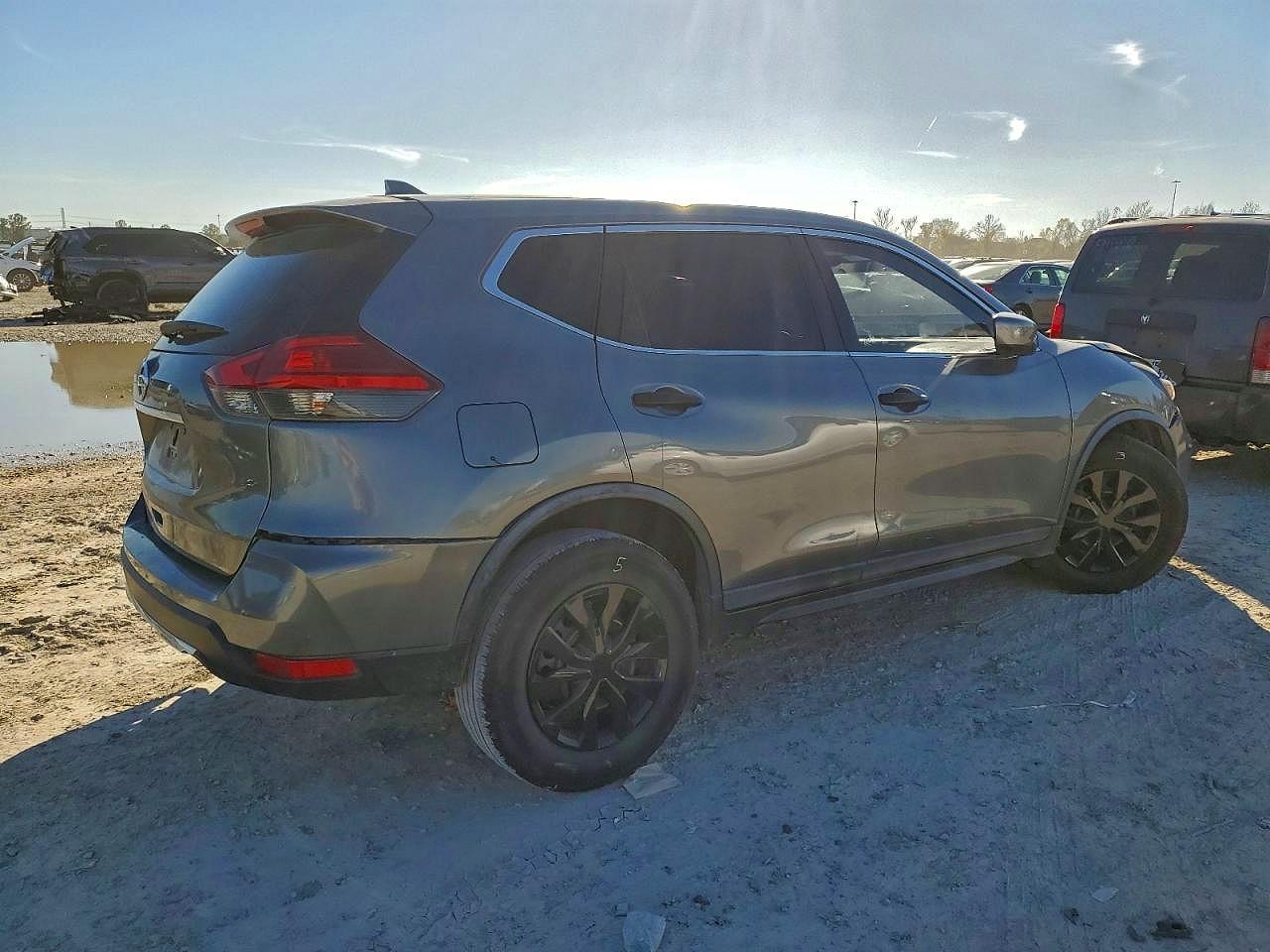 2017 Nissan Rogue S - Image 3